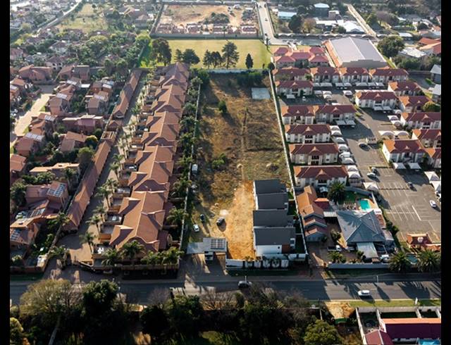 20 BEDROOM GATED ESTATE FOR SALE IN RYNFIELD